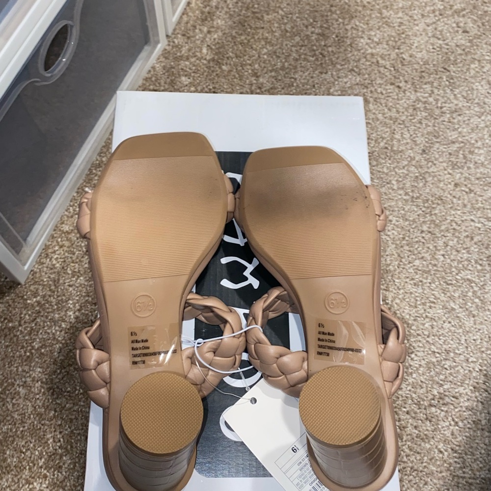 Nude Heels - Picture 3 of 3